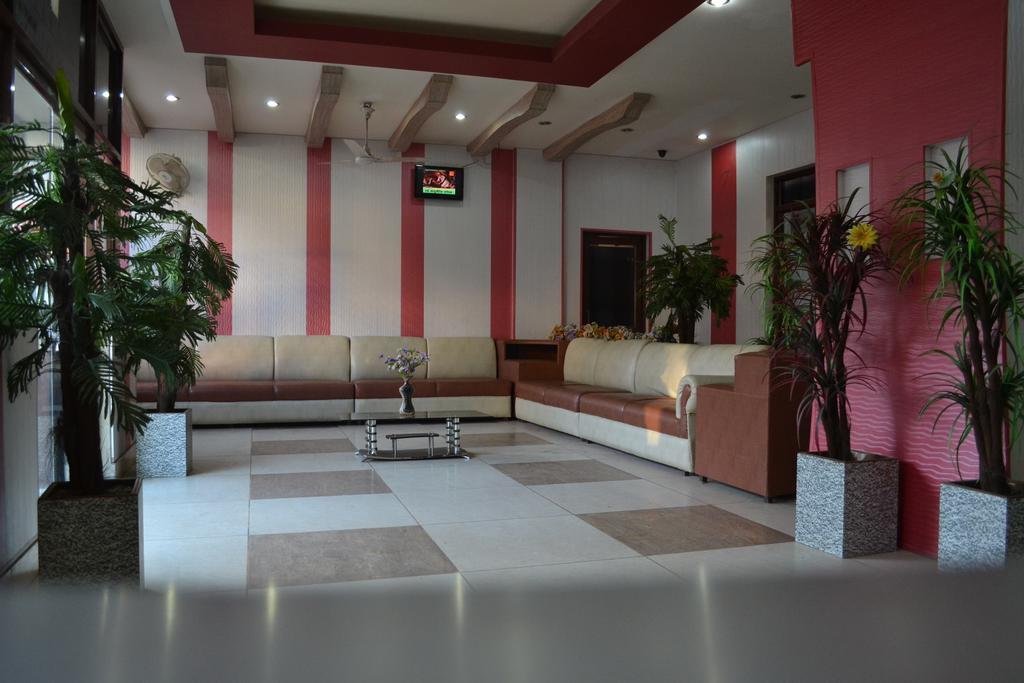 Hotel Atithi International Katra  Zewnętrze zdjęcie